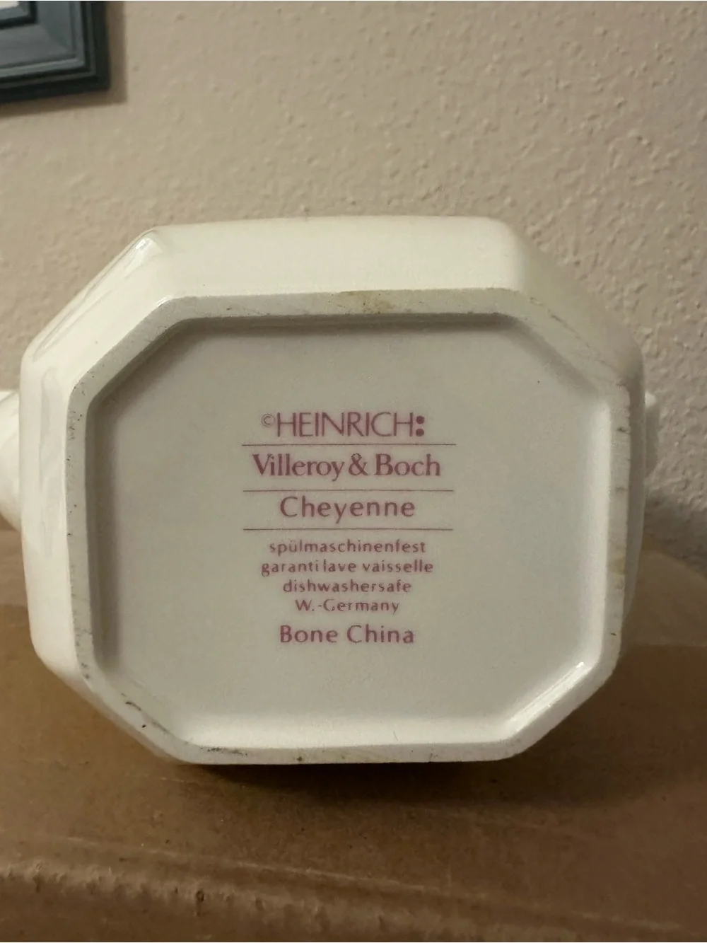 VILLEROY AND BOCH BONE CHINA  CHEYENNE COFFEE POT 7 5/8